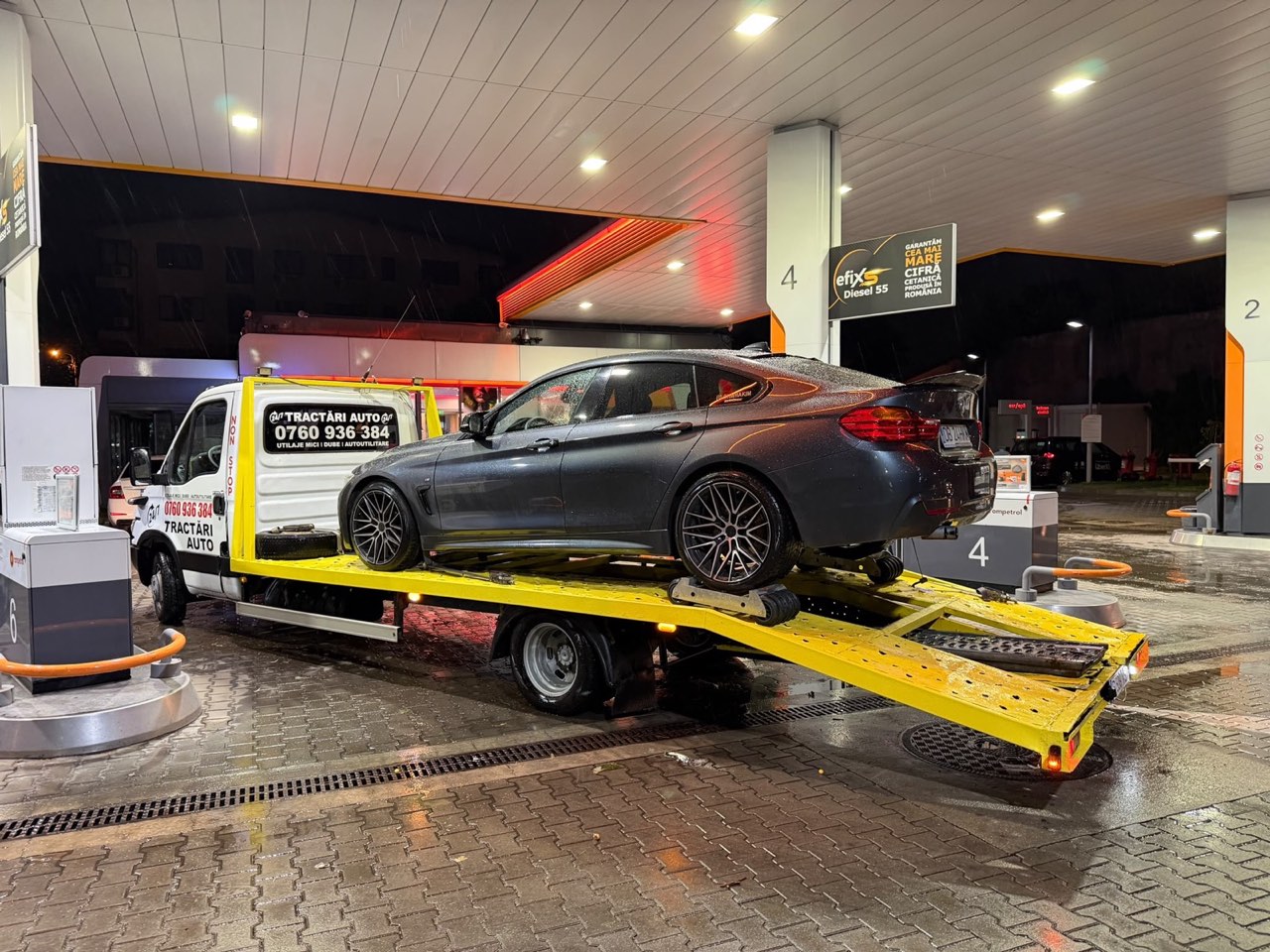 BMW Seria 4 tractat noaptea dintr-o benzinărie